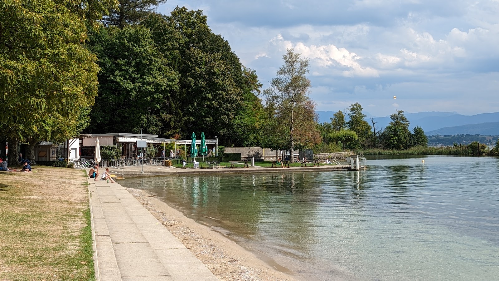 Fotografija Plage de Promenthoux z svetel pesek površino