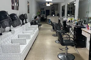 Alfas Fabulous Hair Salon image