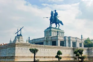 King Naresuan Monument image