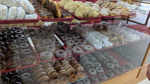 Donut Shop «Donut King», reviews and photos, 1660 Girod St, Mandeville, LA 70448, USA