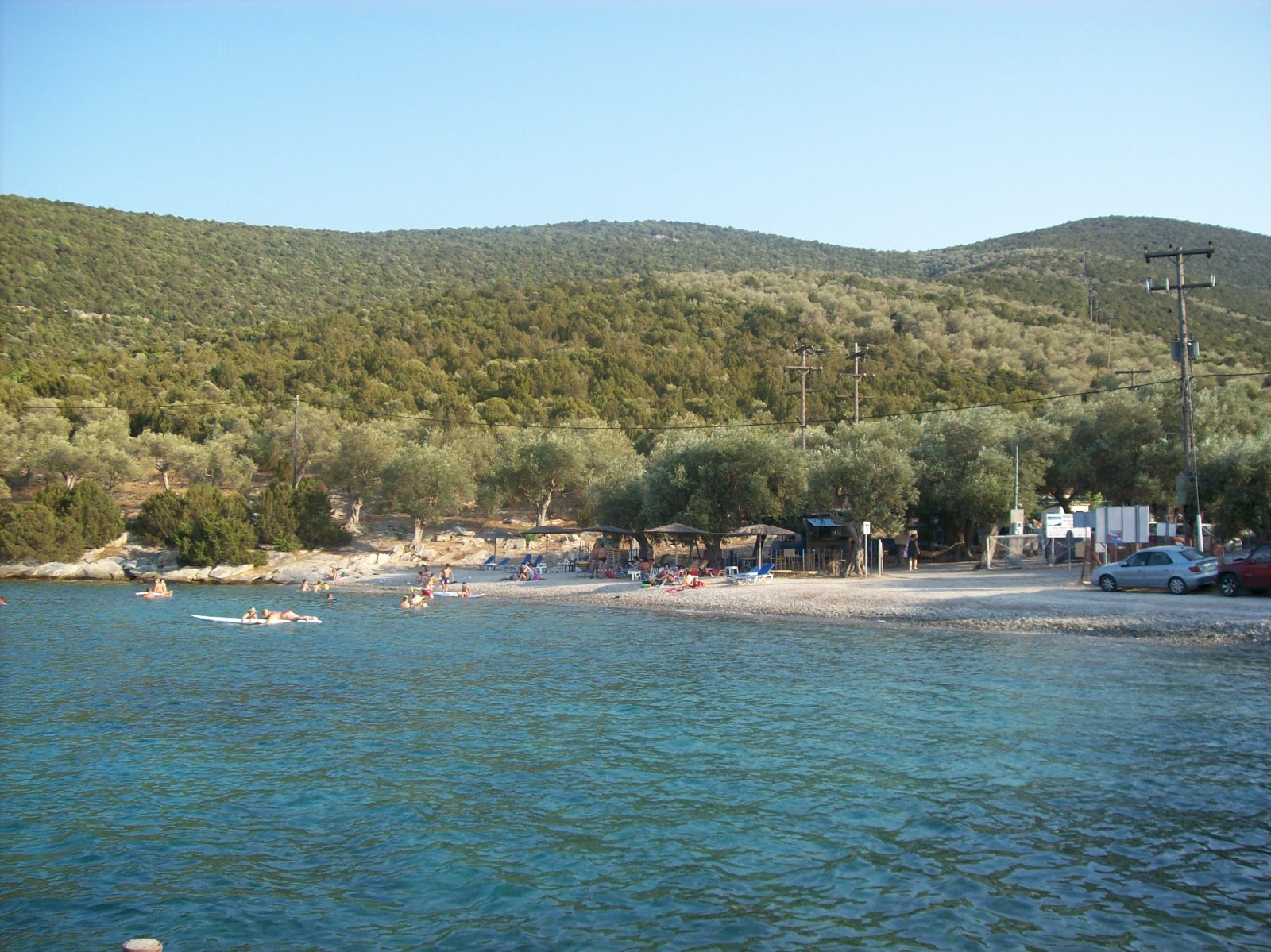 Photo de Alogoporos beach zone des équipements