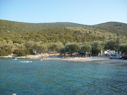 Photo de Alogoporos beach zone des équipements