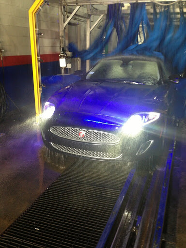 Car Wash «White Glove Car Wash & Detailing», reviews and photos, 1415 W Shakespeare Ave, Chicago, IL 60614, USA