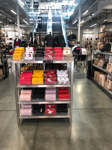 Clothing Store «GUESS Factory», reviews and photos, 100 Citadel Dr Suite 600, Commerce, CA 90040, USA