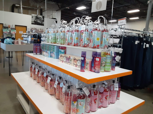 Discount Store «Discount Fashion Warehouse Gahanna», reviews and photos, 870 Science Blvd, Gahanna, OH 43230, USA