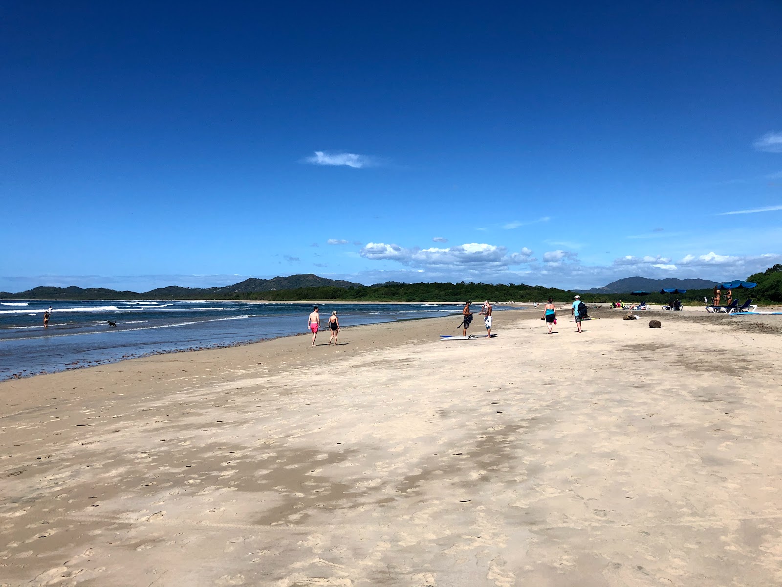 Fotografija Tamarindo Beach z svetel pesek površino