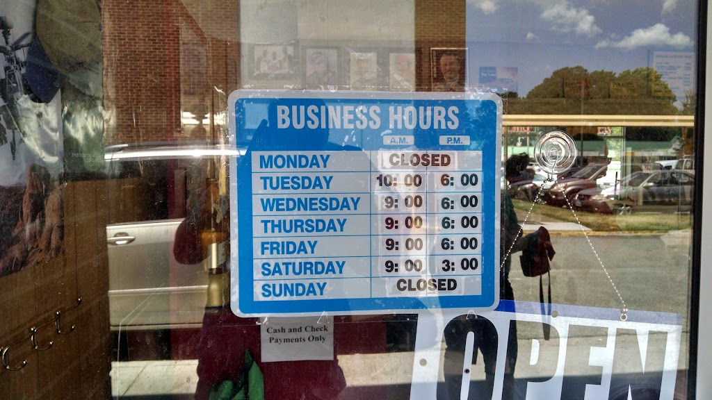 Hidenwood Barber Shop 23606