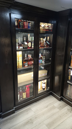 Liquor Store «Peachtree Package Store», reviews and photos, 300 Peachtree St NE # Cs1, Atlanta, GA 30308, USA