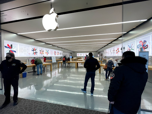 Computer Store «Apple Trumbull», reviews and photos, 5065 Main St, Trumbull, CT 06611, USA