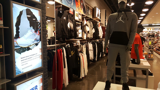 Sportswear Store «Champs Sports», reviews and photos, 627 Rosedale Shopping Center, Roseville, MN 55113, USA
