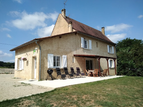 Domaine du Favayral (Gîte Touristique) Maison avec piscine à Payrac