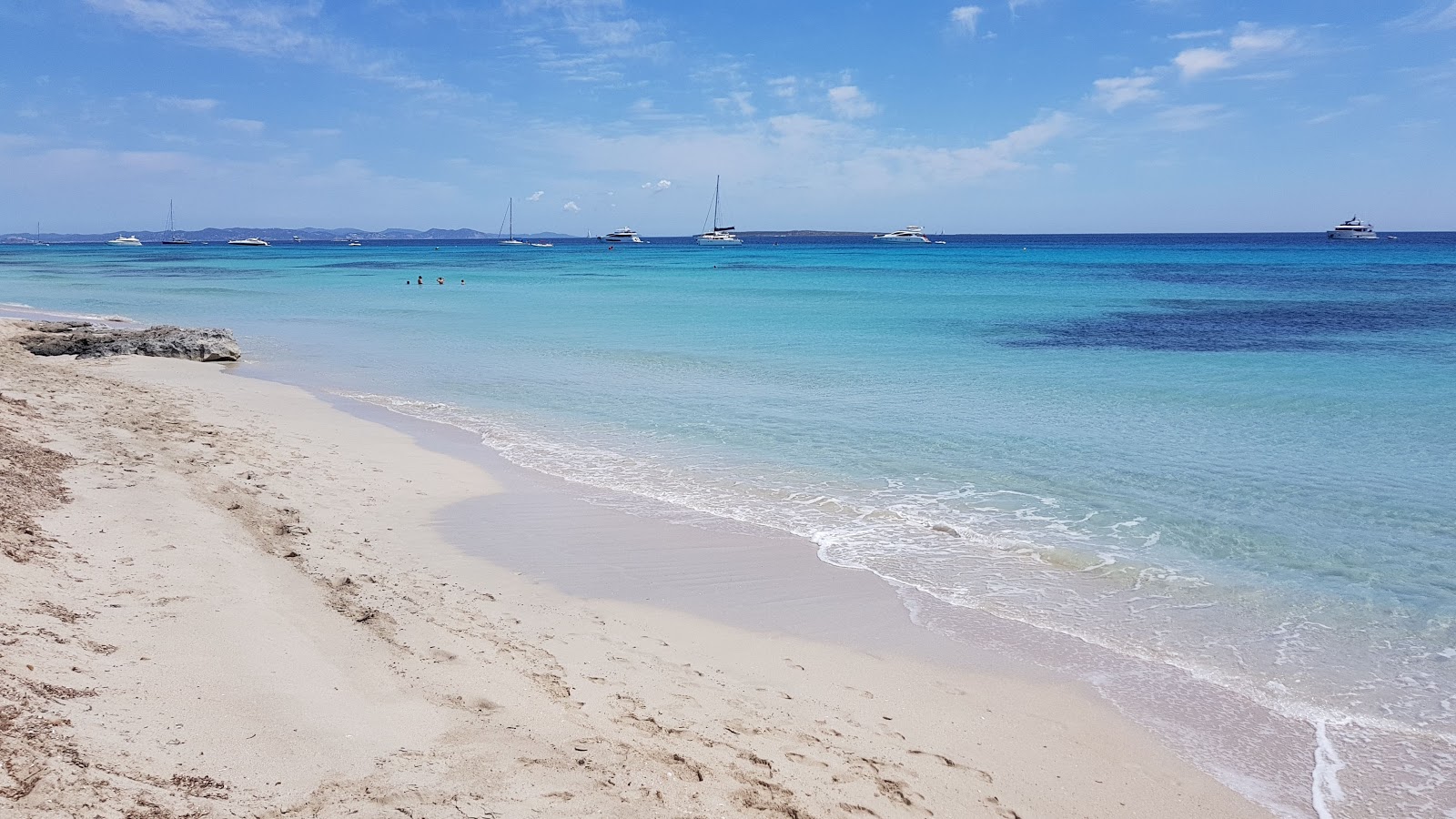 Foto di Platja de Llevant con costa lunga e dritta