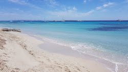 Photo de Platja de Llevant avec rivage droit, long