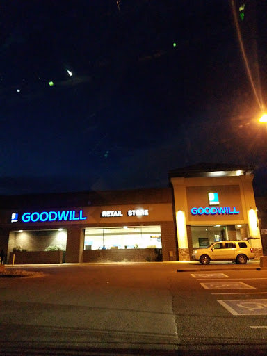 Thrift Store «Goodwill Littleton - County Line», reviews and photos, 161 W County Line Rd, Littleton, CO 80129, USA