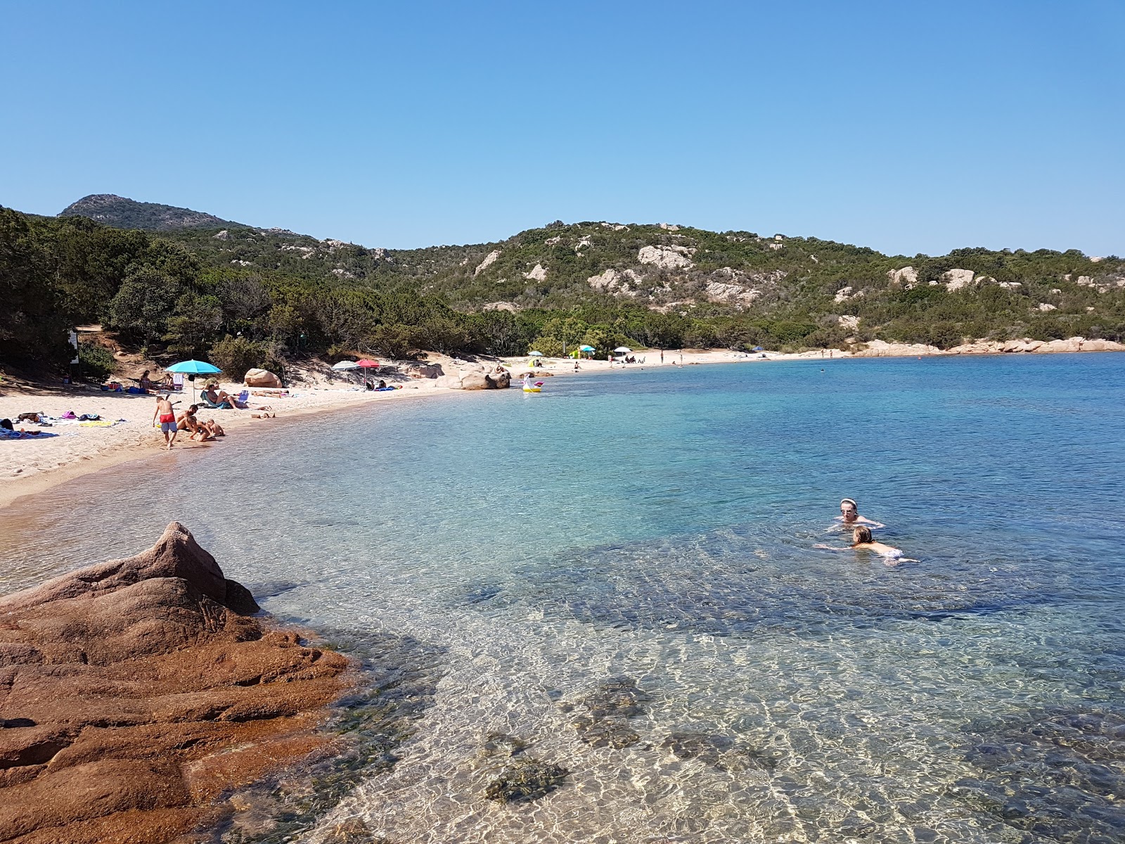 Foto van Spiaggia delle tre sorelle gelegen in een natuurlijk gebied