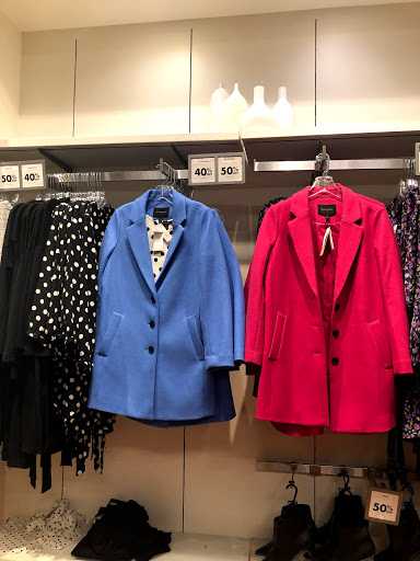 Clothing Store «Banana Republic Factory Store», reviews and photos, 407 N Alafaya Trail, Orlando, FL 32828, USA