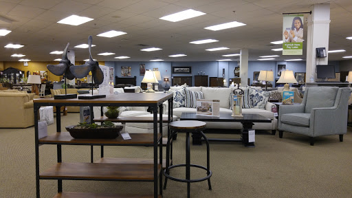 Furniture Store «Raymour & Flanigan Furniture and Mattress Store», reviews and photos, 2780 W Ridge Rd, Rochester, NY 14626, USA