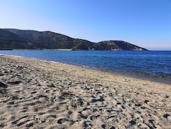 Frogli beach的照片 带有宽敞的海湾