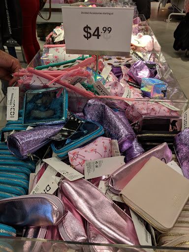 Clothing Store «H&M», reviews and photos, 37 Aquarium Way, Long Beach, CA 90802, USA