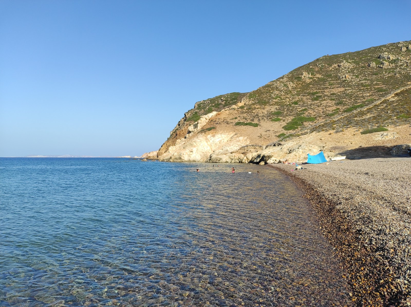 Foto di Paralia Lampi con molto pulita livello di pulizia
