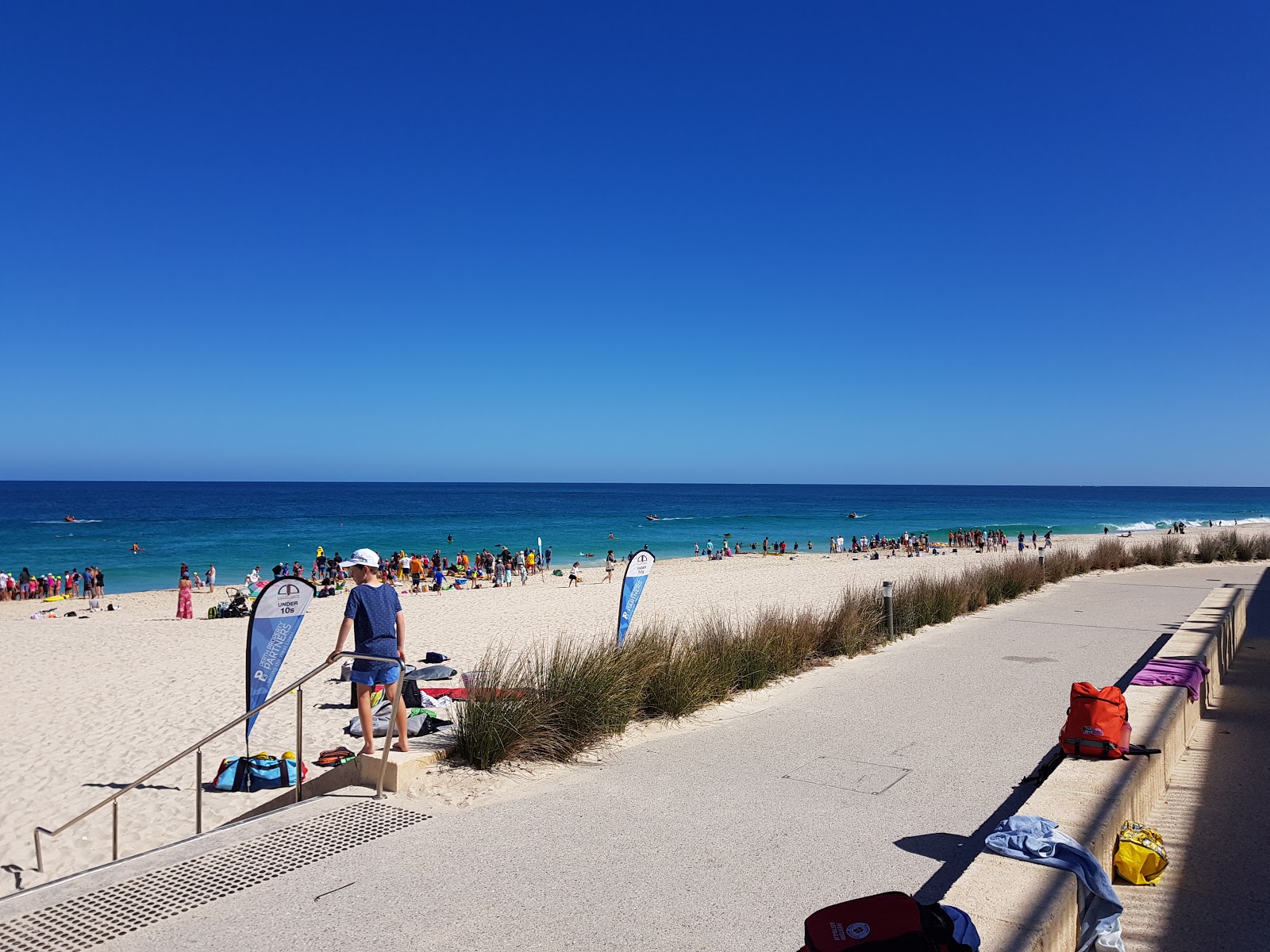 Foto van Perth City Beach met turquoise puur water oppervlakte