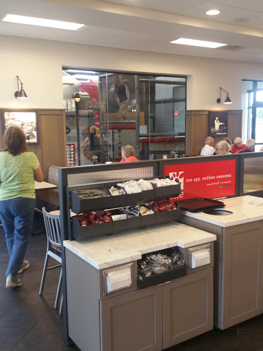 Fast Food Restaurant «Chick-fil-A», reviews and photos, 511 W Avalon Ave, Muscle Shoals, AL 35661, USA