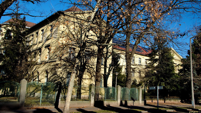 Értékelések erről a helyről: Eszterházy Károly Katolikus Egyetem Jászberény, Jászberény - Egyetem