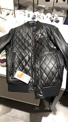 Stores to buy women's quilted vests Warsaw