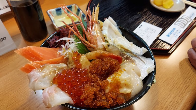 海鮮食堂 よってけまるとみ(海鮮丼)