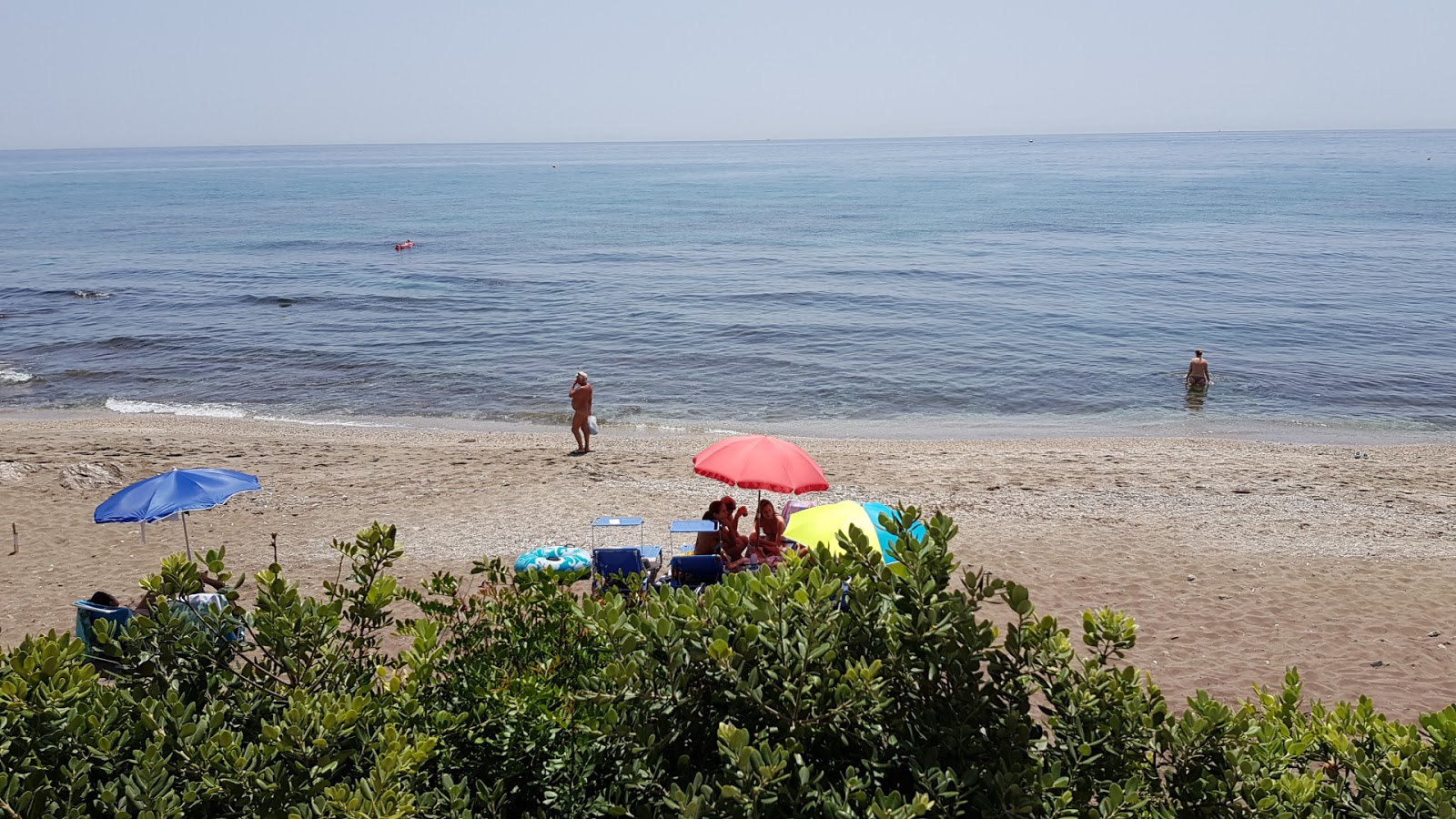 Foto von Playa Naturista de Playamarina annehmlichkeitenbereich