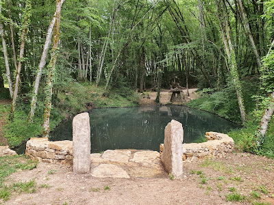 Le sanctuaire de verdure à Peyrilles