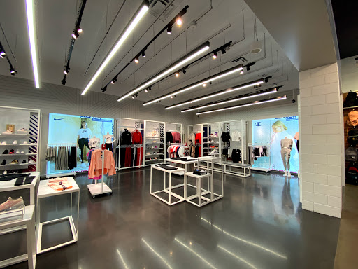 Sporting Goods Store «Champs Sports», reviews and photos, 1248 3rd Street Promenade, Santa Monica, CA 90401, USA