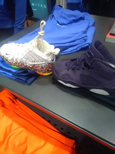Clothing Store «Nike Lenox», reviews and photos, 3393 Peachtree Rd, Atlanta, GA 30326, USA