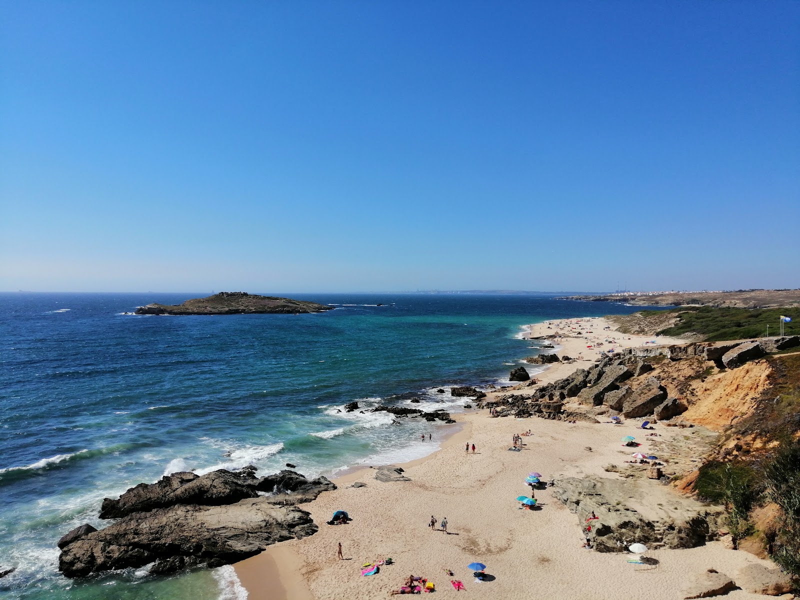 Praia de Almograve'in fotoğrafı geniş ile birlikte