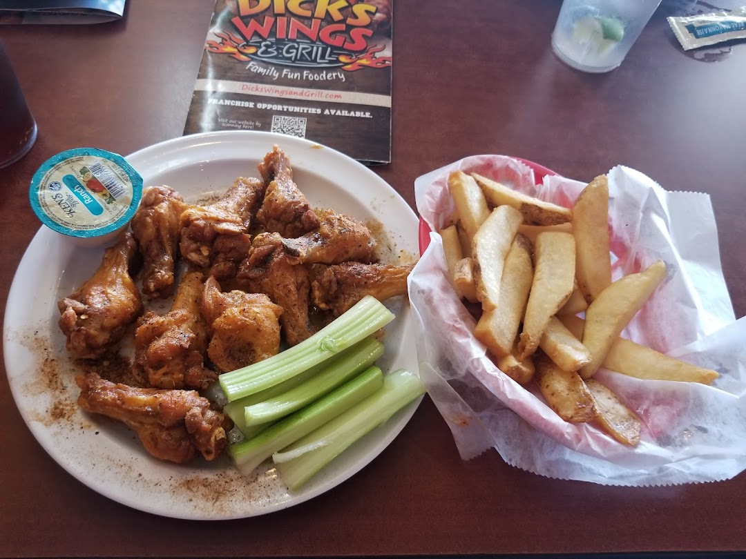 Dicks Wings And Grill San Pablo
