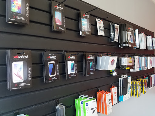 Cell Phone Store «Gophermods Woodbury iPhone & iPad Repair», reviews and photos, 10035 City Walk Dr, Woodbury, MN 55129, USA