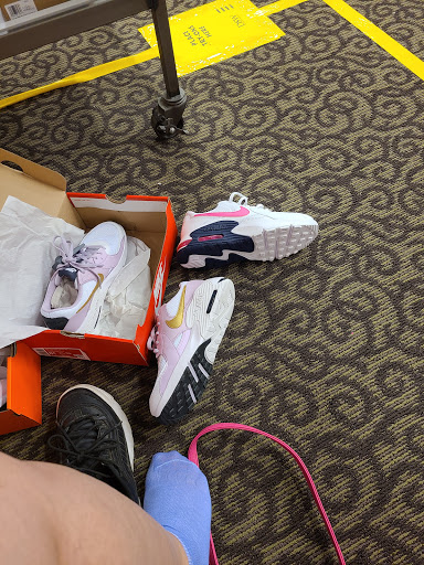 Shoe Store «DSW Designer Shoe Warehouse», reviews and photos, 15600 E Briarwood Cir, Aurora, CO 80016, USA