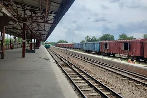 Ullapara Railway Station উল্লাপাড়া রেলওয়ে স্টেশন image