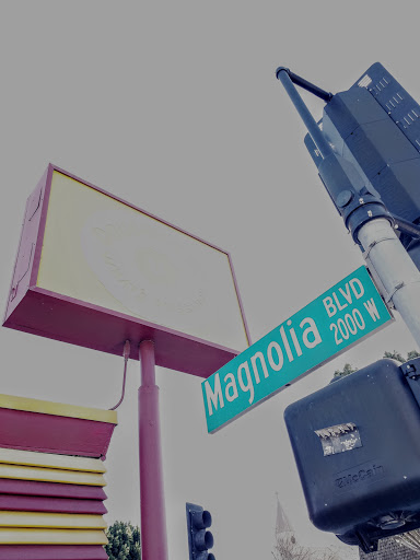 Donut Shop «Donut Hut», reviews and photos, 2025 W Magnolia Blvd, Burbank, CA 91506, USA