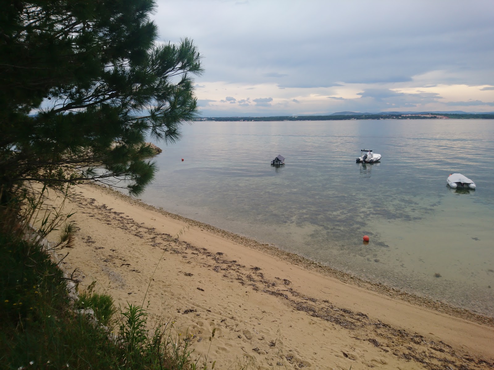 Foto von Sovinje beach mit sehr sauber Sauberkeitsgrad