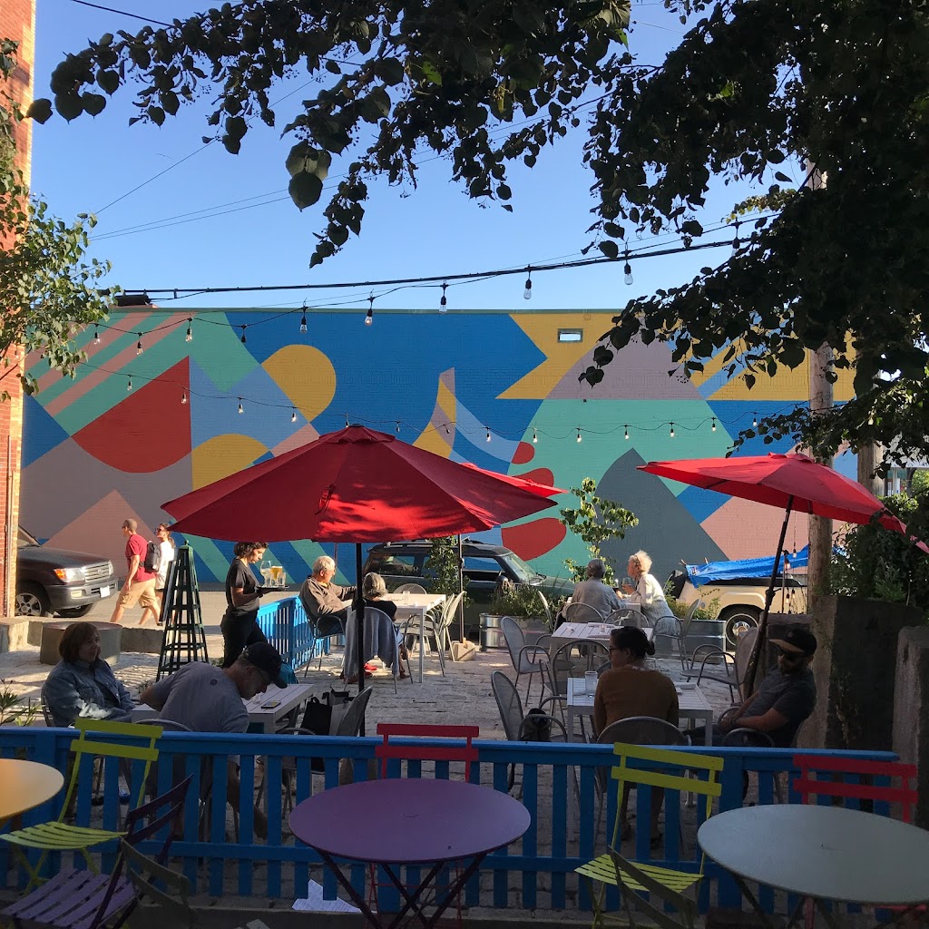 Fog Bar & Cafe 04841