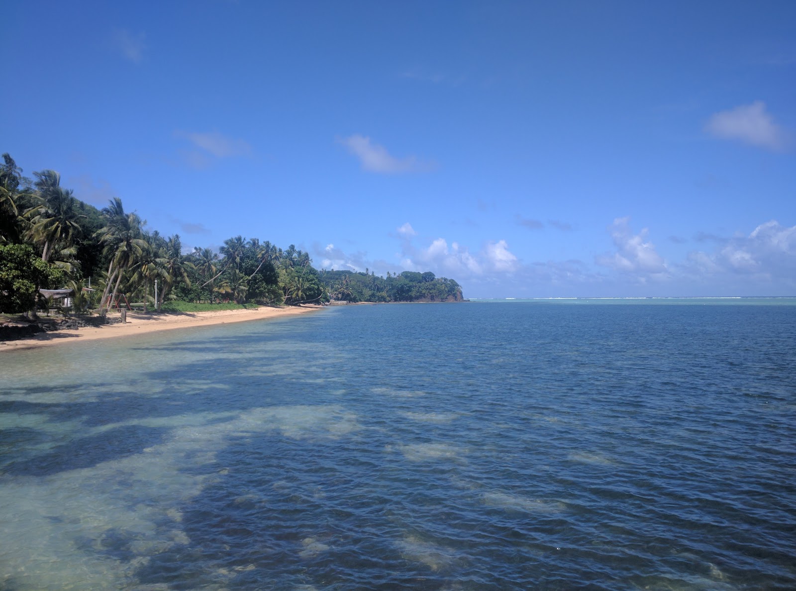 Foto di Palau East Beach con una superficie del sabbia luminosa