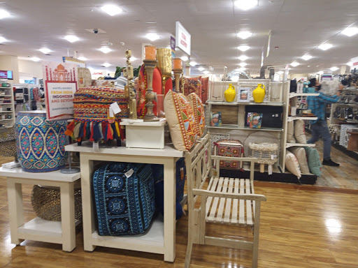 Home Goods Store «Home Goods», reviews and photos, 3 Main St, Edgewater, NJ 07020, USA