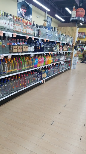 Liquor Store «Fairgrounds Discount Beverages (Liquors)», reviews and photos, 2157 York Rd, Timonium, MD 21093, USA