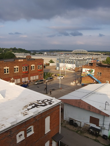 Wine Store «Hy-Vee Wine & Spirits», reviews and photos, 510 E 6th St, Muscatine, IA 52761, USA