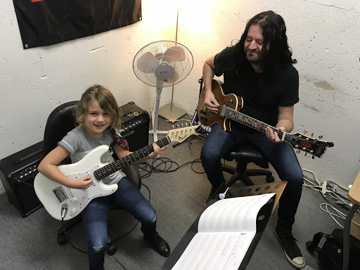 Eric Snyder Guitar & Bass Instruction