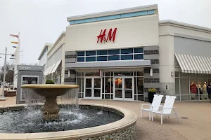 H&M image