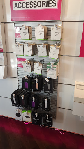 Cell Phone Store «T-Mobile», reviews and photos, 1516 SW Roxbury St a, Seattle, WA 98106, USA