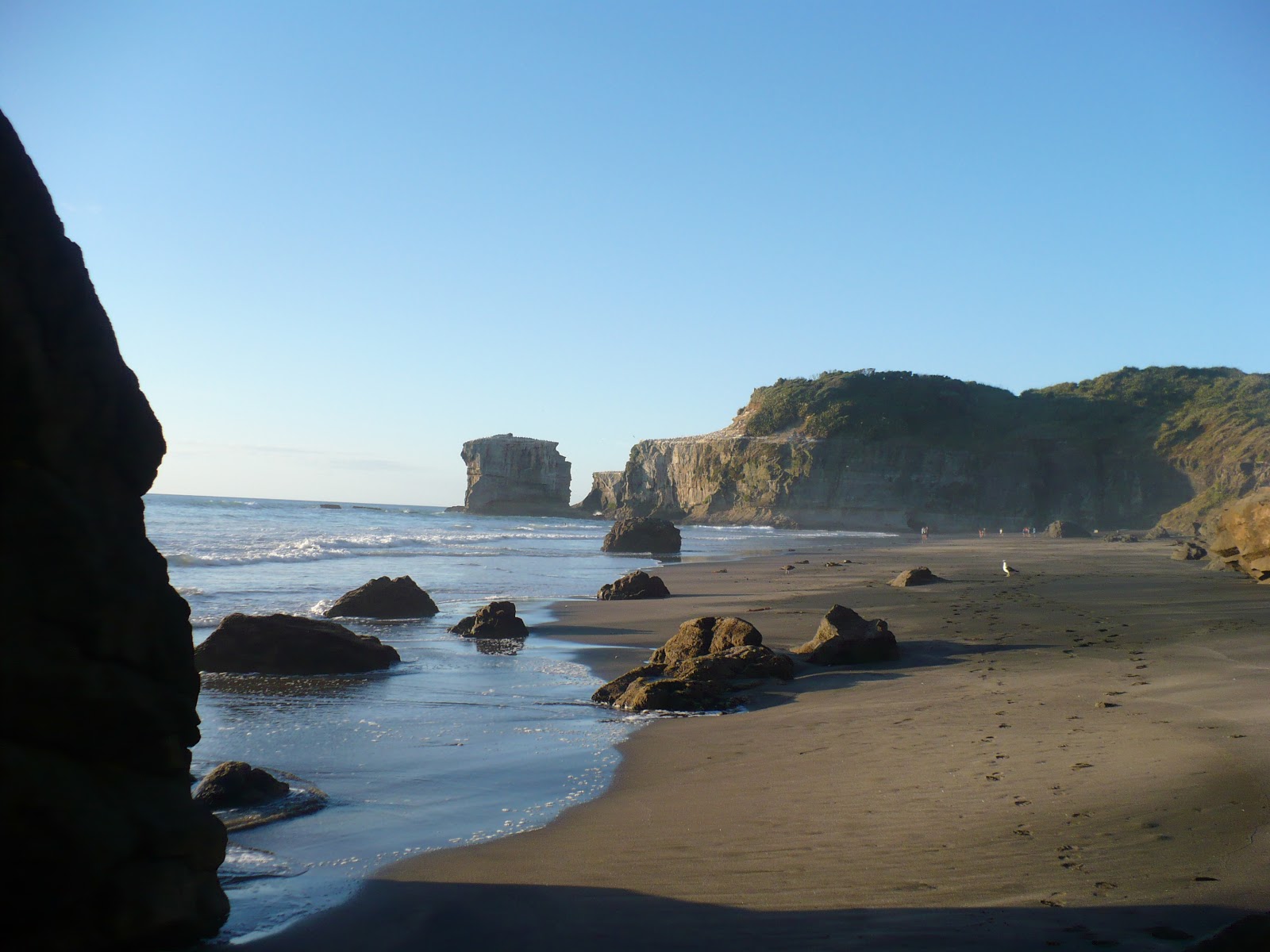 Photo de Maukatia Bay protégé par des falaises