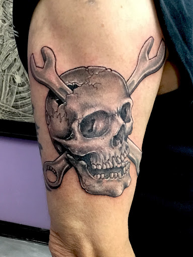 Tattoo Shop «Maximum Tattoo», reviews and photos, 20594 N Milwaukee Ave, Deerfield, IL 60015, USA